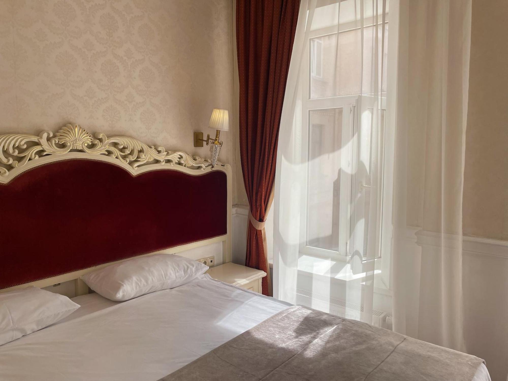 Royal Grand Hotel Киев Стая снимка