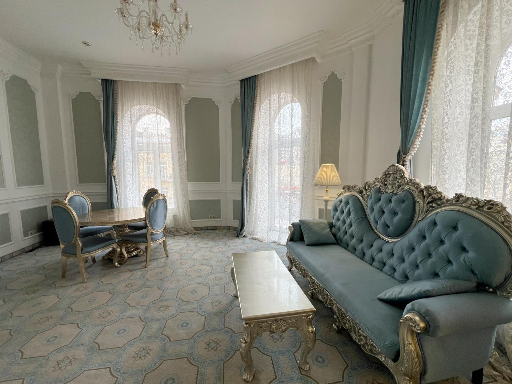 Royal Grand Hotel Киев Стая снимка