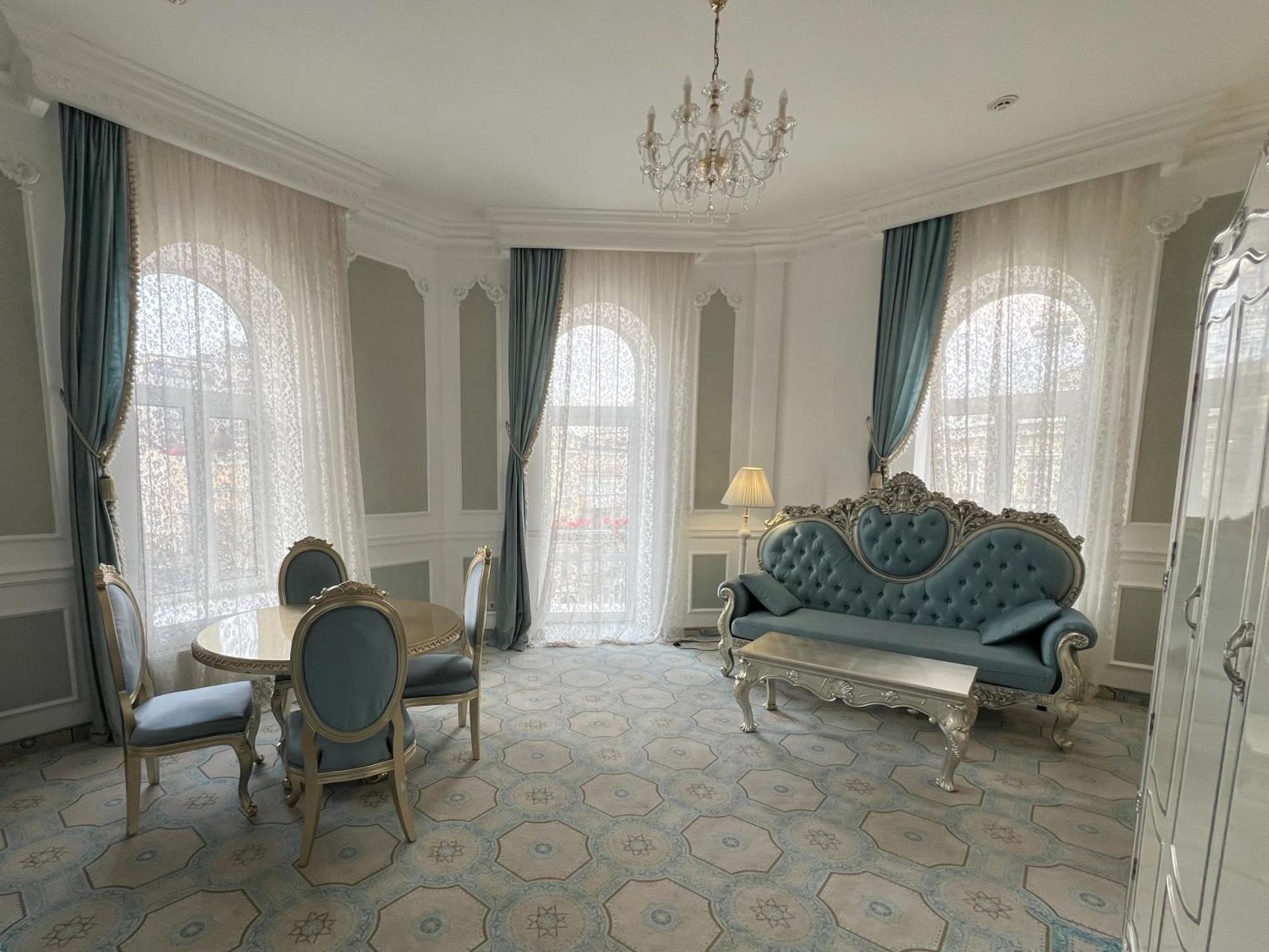 Royal Grand Hotel Киев Стая снимка